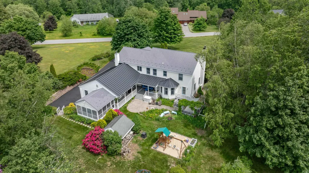 7 Longview Circle Pelham NH 03076