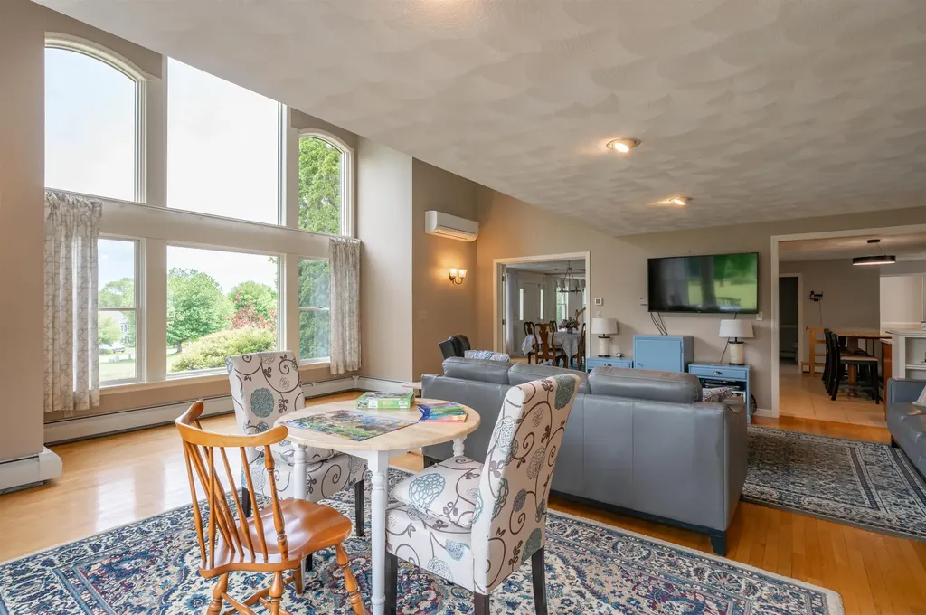 7 Longview Circle Pelham NH 03076