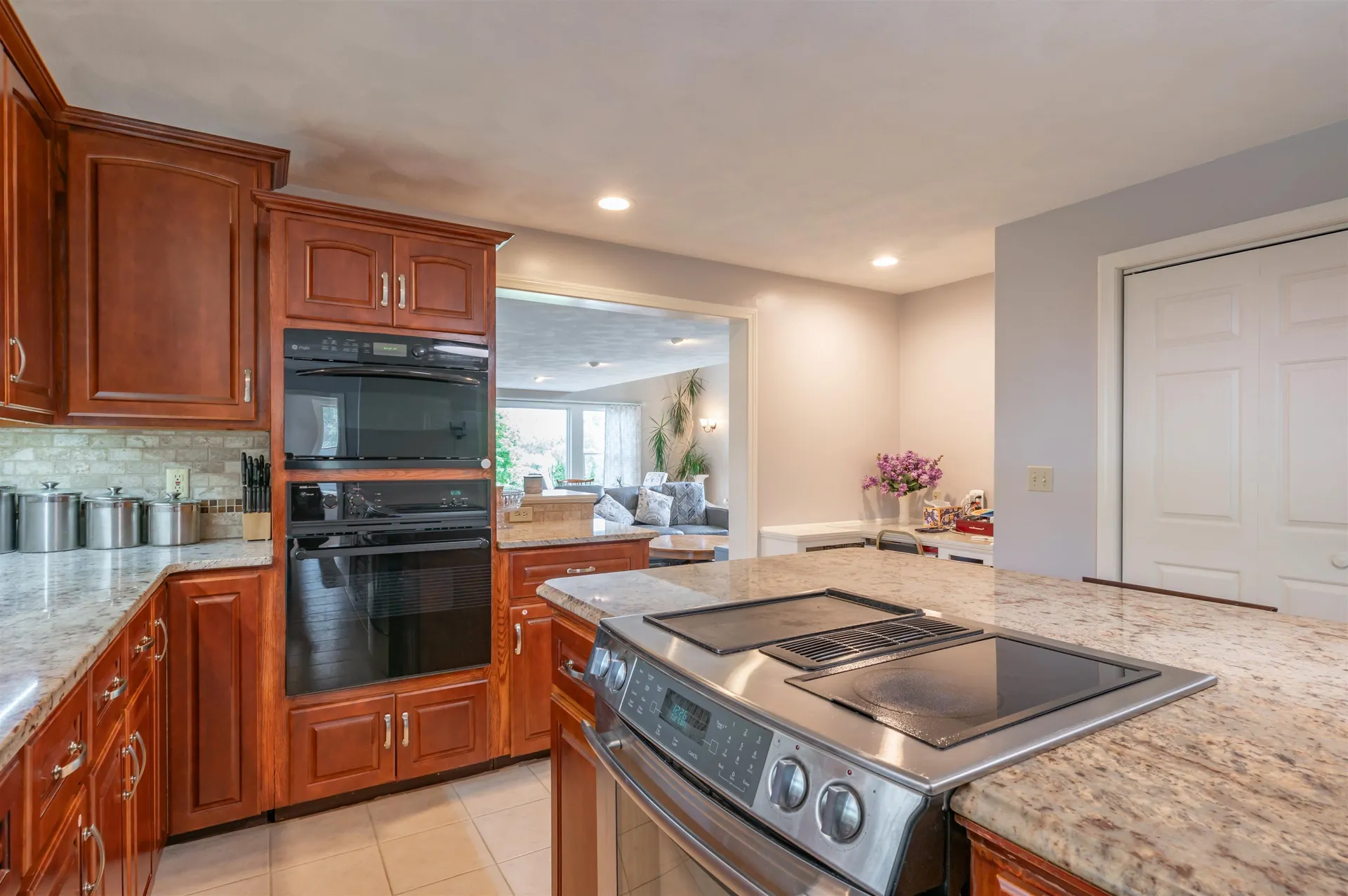 7 Longview Circle Pelham NH 03076