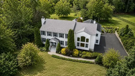 7 Longview Circle Pelham NH 03076