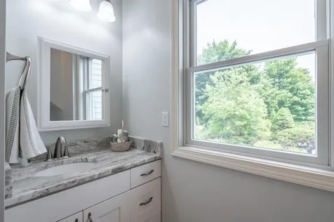 7 Longview Circle Pelham NH 03076