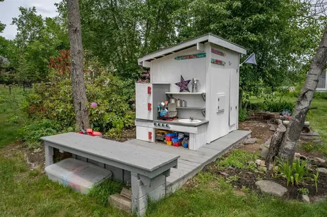 7 Longview Circle Pelham NH 03076