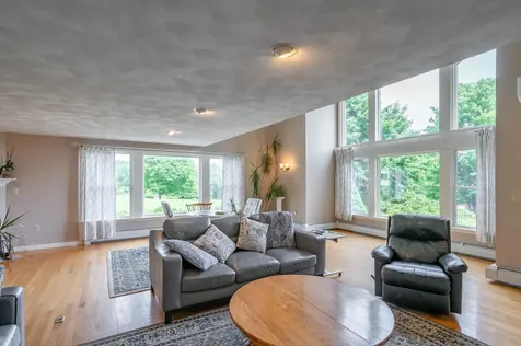 7 Longview Circle Pelham NH 03076