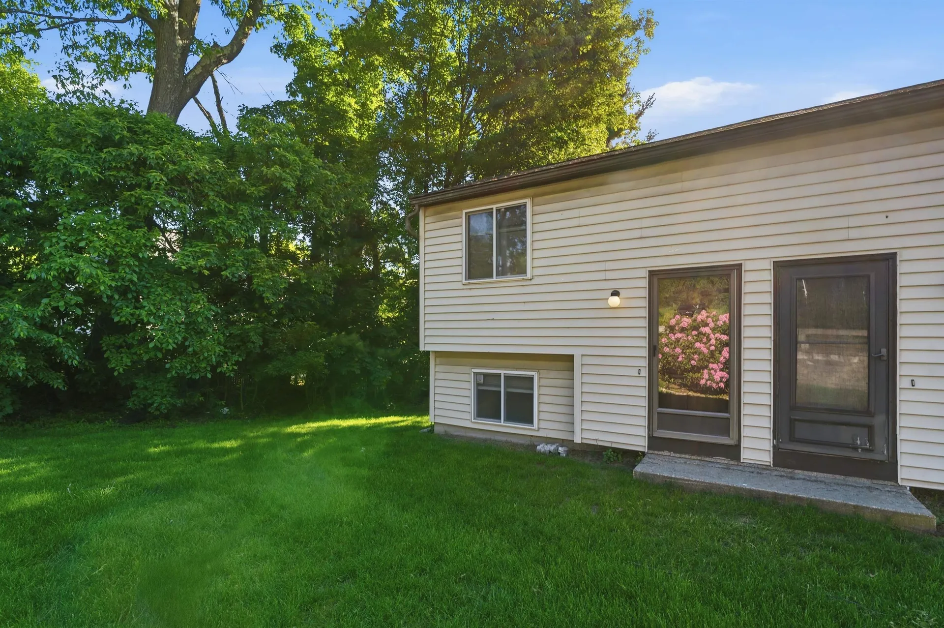 897 Mammoth Road Manchester NH 03104