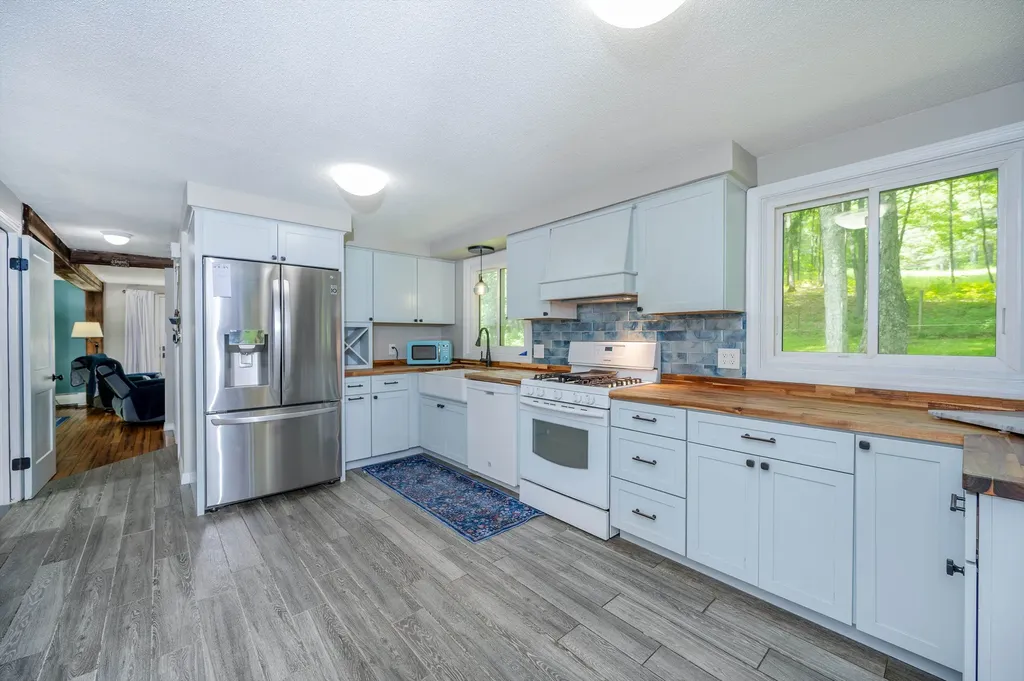 33 Merritt Road Hartland VT 05048