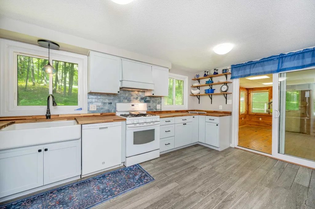 33 Merritt Road Hartland VT 05048