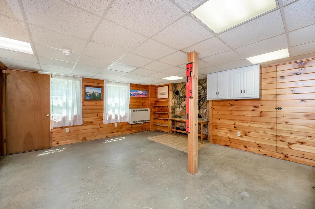 33 Merritt Road Hartland VT 05048