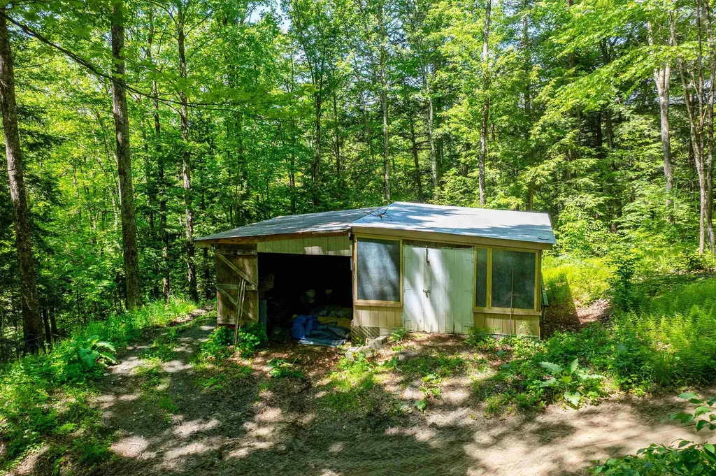 33 Merritt Road Hartland VT 05048