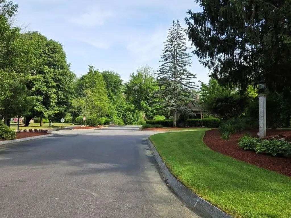 51 Bartemus Trail Nashua NH 03063