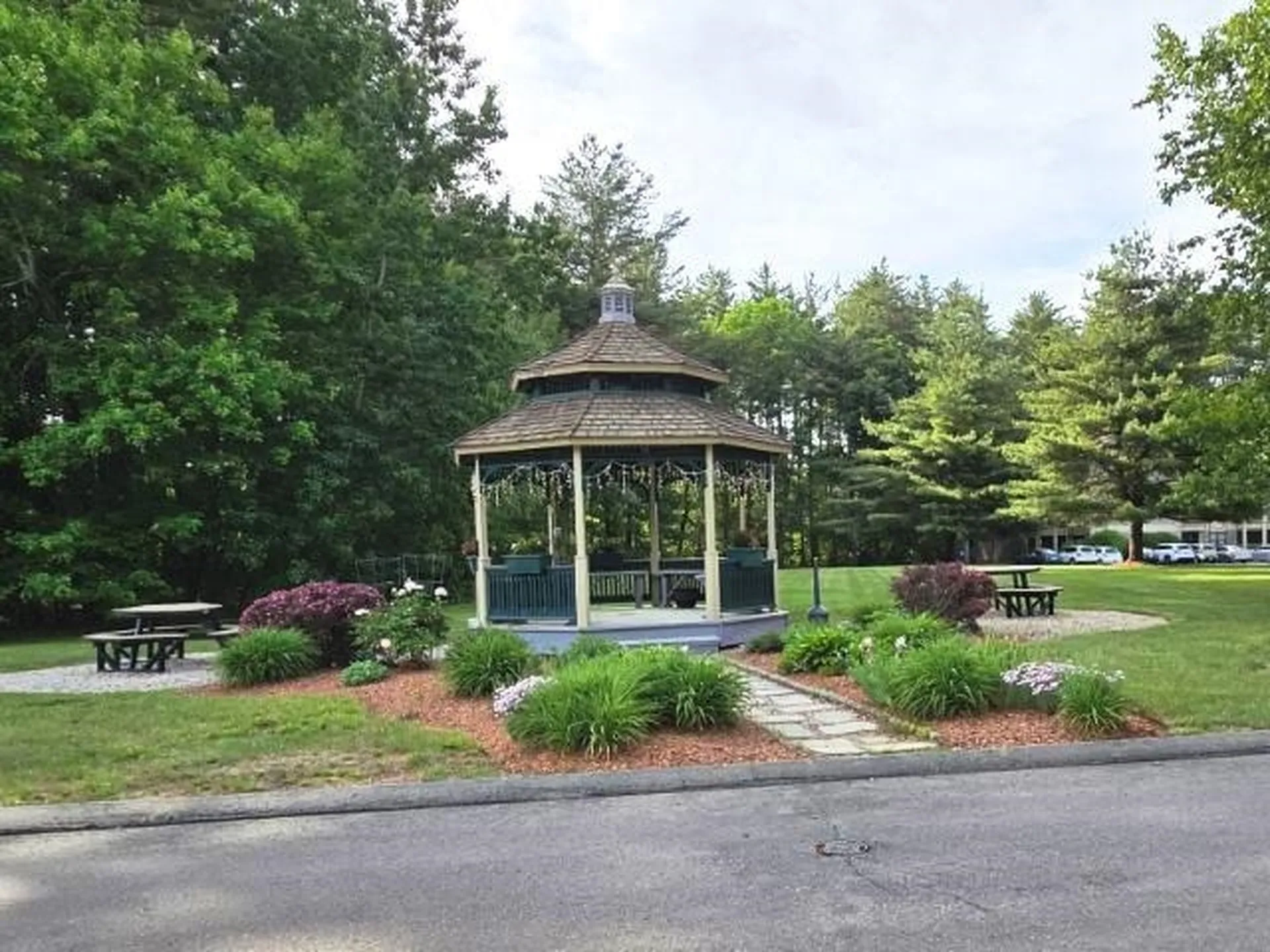 51 Bartemus Trail Nashua NH 03063