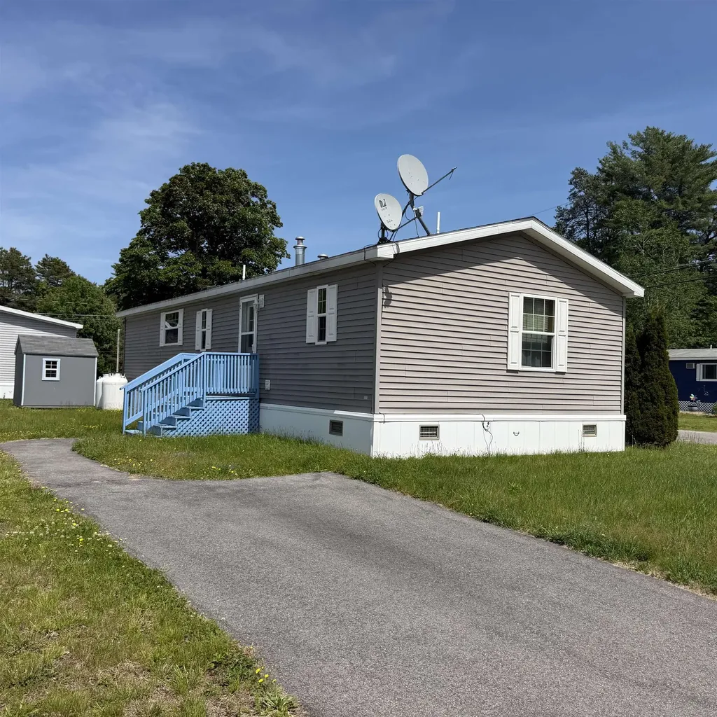 19 Holly Park Lane Rochester NH 03867