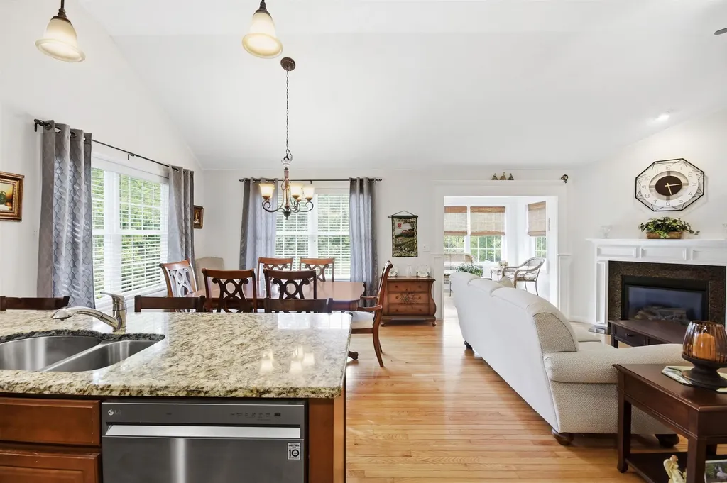 125 Brody Lane Hudson NH 03051