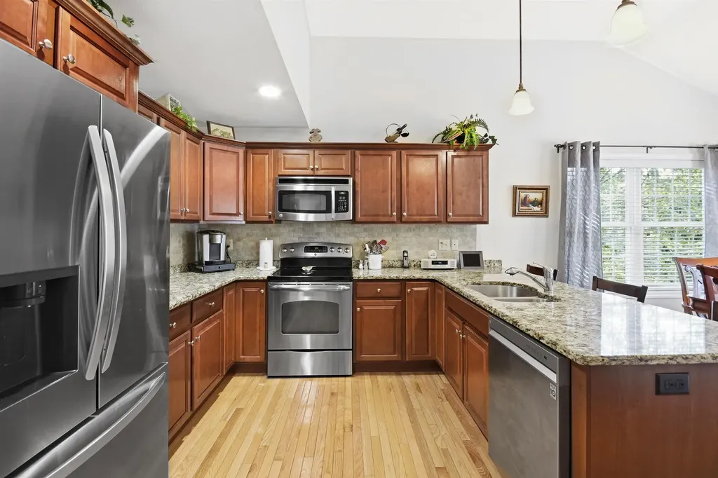 125 Brody Lane Hudson NH 03051