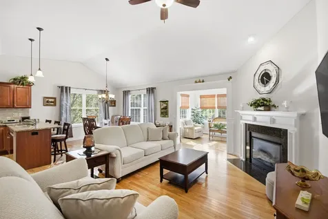 125 Brody Lane Hudson NH 03051