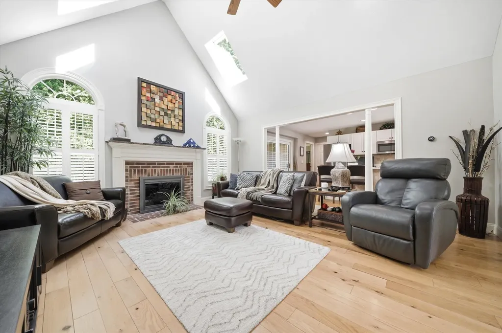 9 Danforth Drive Bedford NH 03110