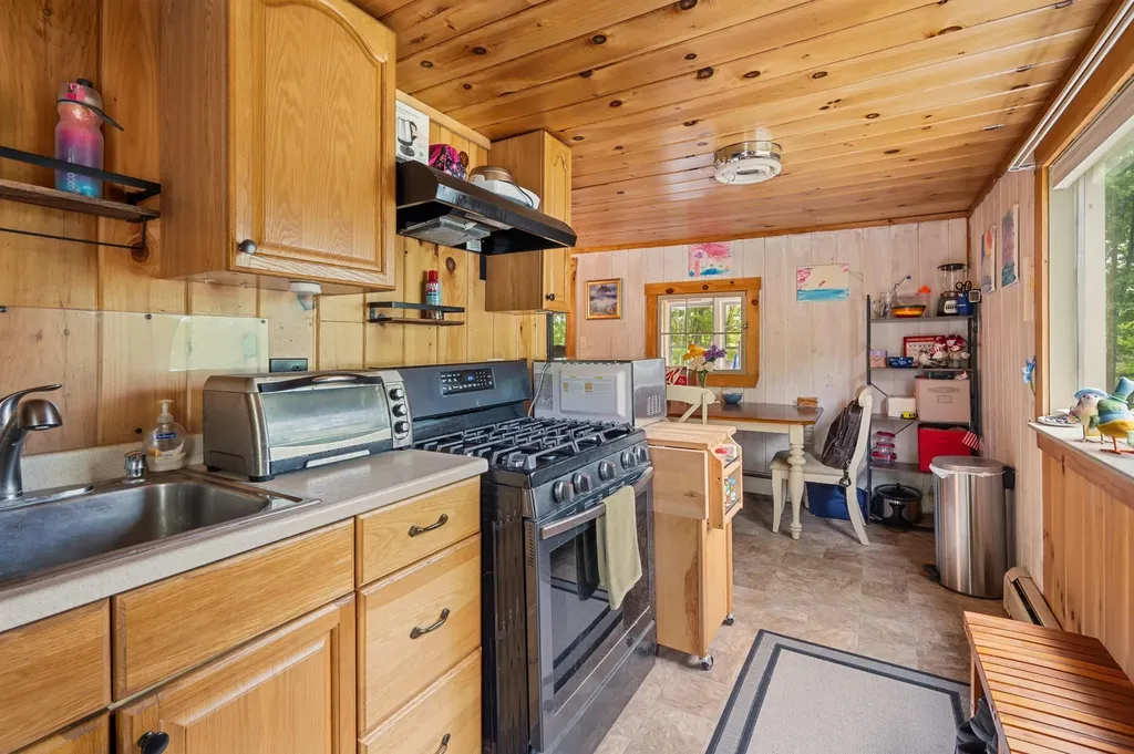 102 Highland Street Plymouth NH 03264