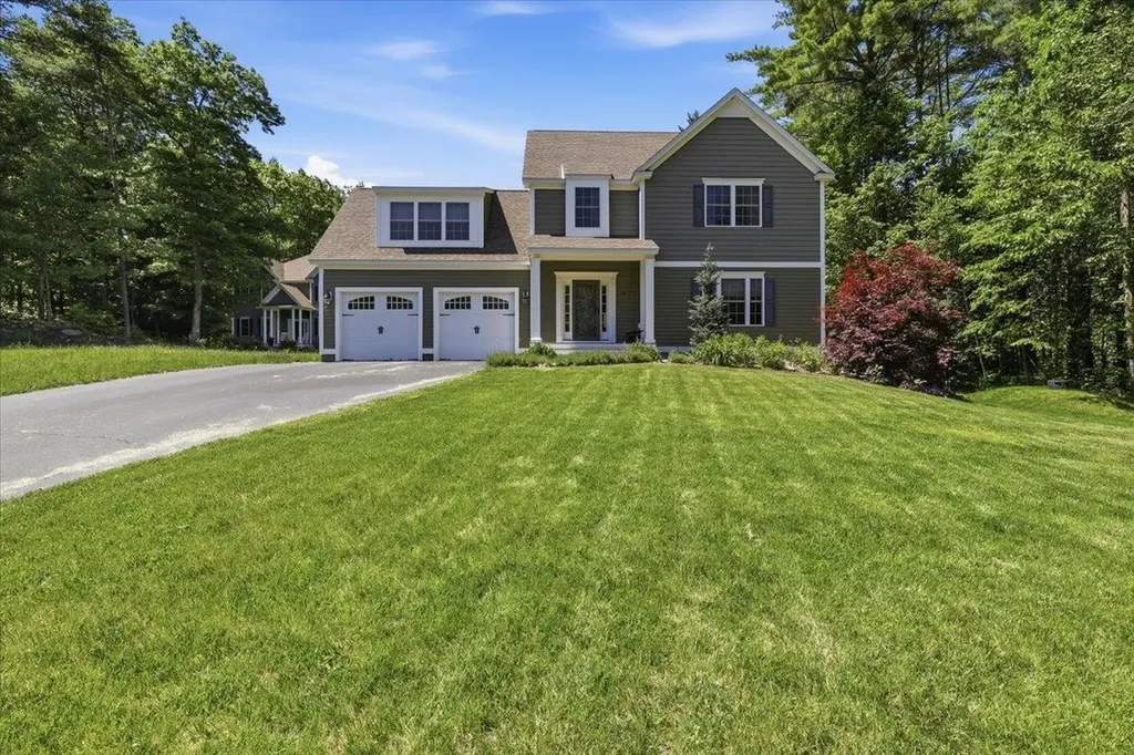 18 Hawthorne Drive Auburn NH 03032