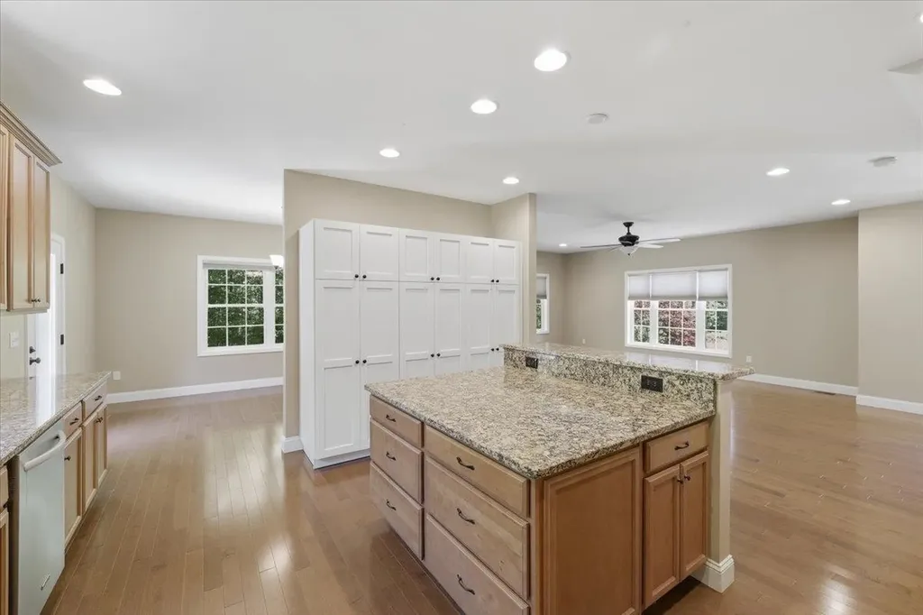 18 Hawthorne Drive Auburn NH 03032