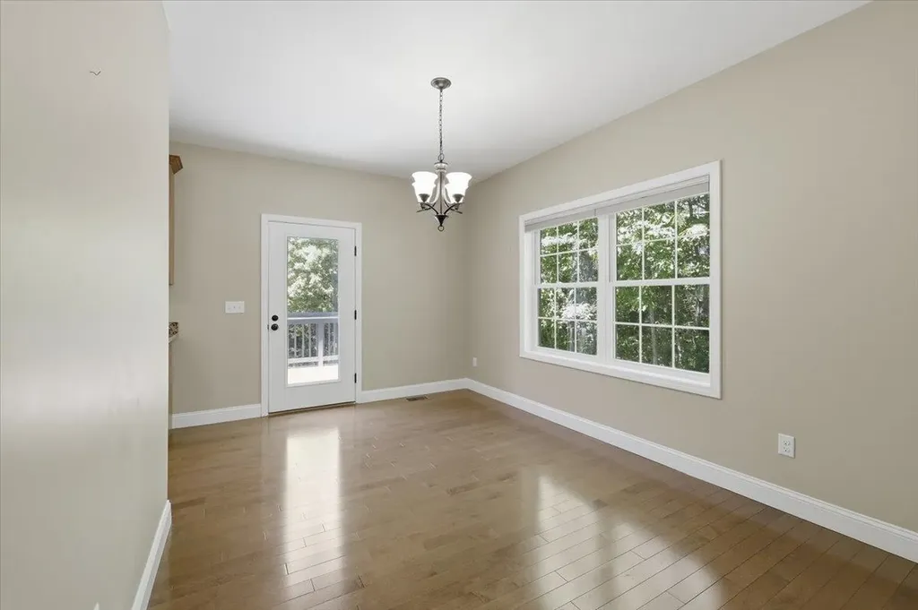 18 Hawthorne Drive Auburn NH 03032