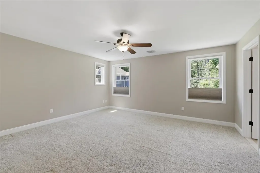 18 Hawthorne Drive Auburn NH 03032