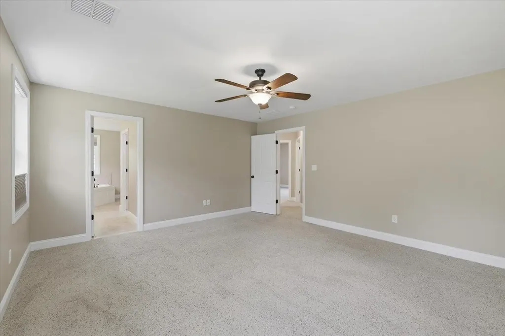 18 Hawthorne Drive Auburn NH 03032
