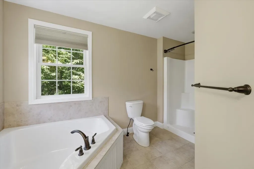 18 Hawthorne Drive Auburn NH 03032