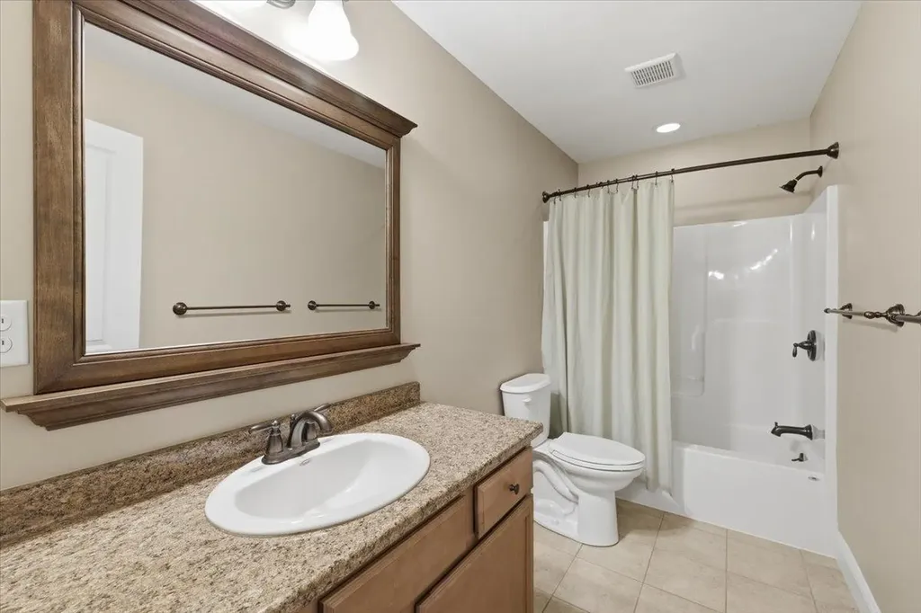 18 Hawthorne Drive Auburn NH 03032