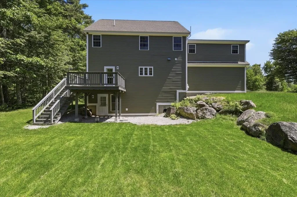 18 Hawthorne Drive Auburn NH 03032