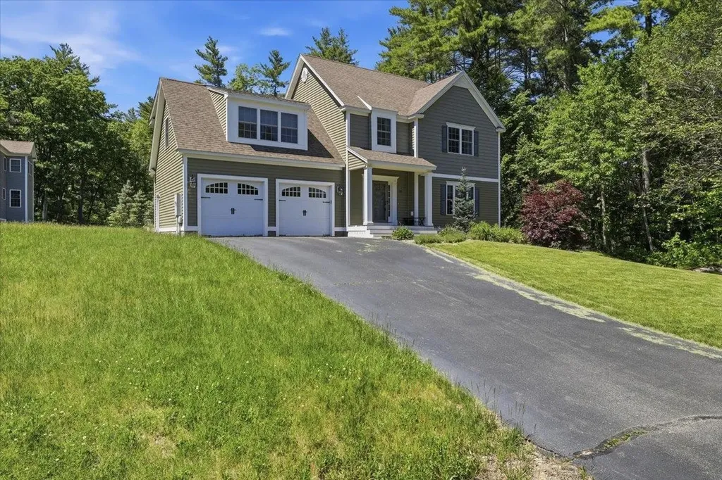 18 Hawthorne Drive Auburn NH 03032