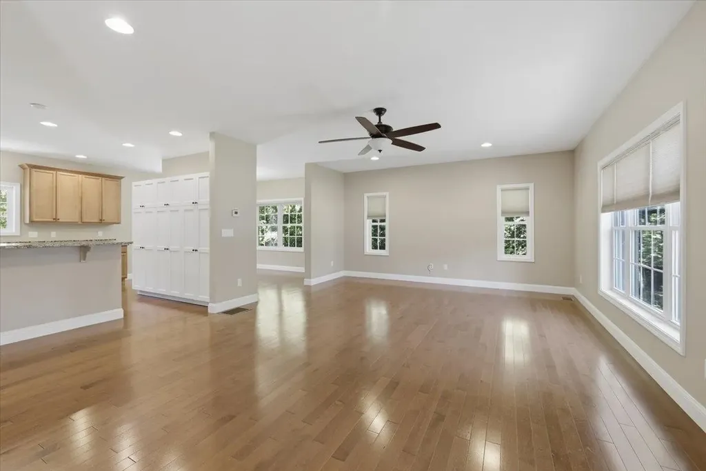 18 Hawthorne Drive Auburn NH 03032