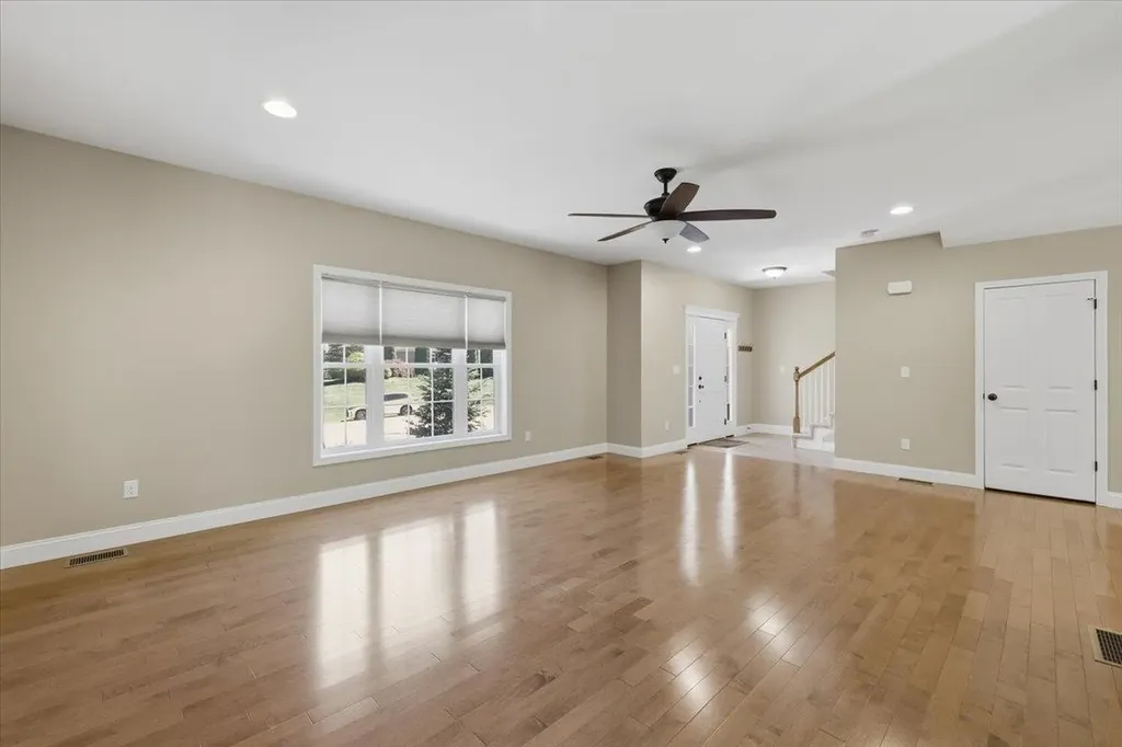 18 Hawthorne Drive Auburn NH 03032