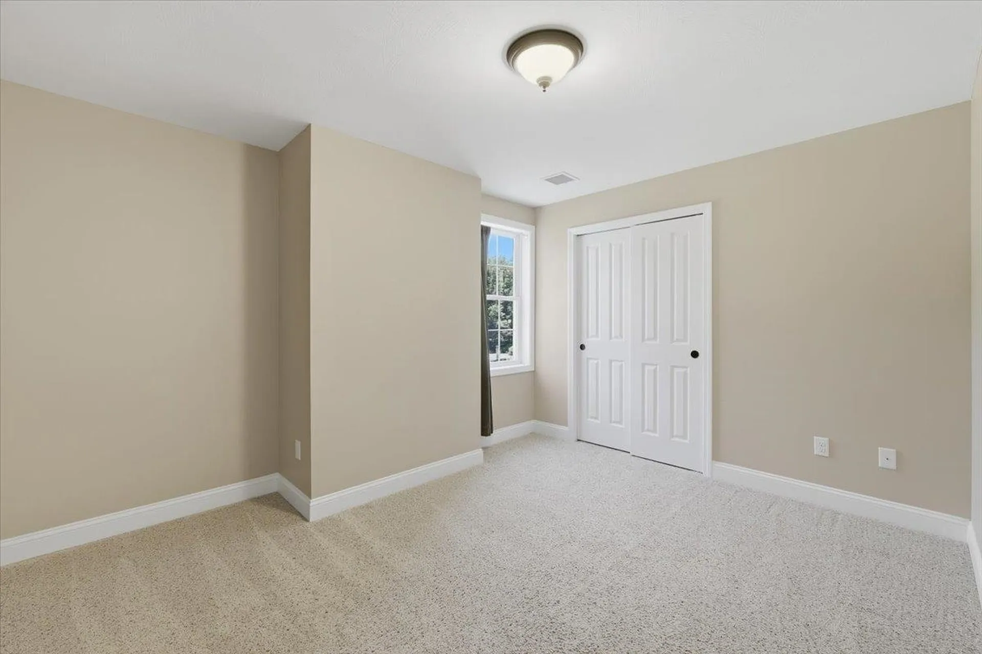 18 Hawthorne Drive Auburn NH 03032