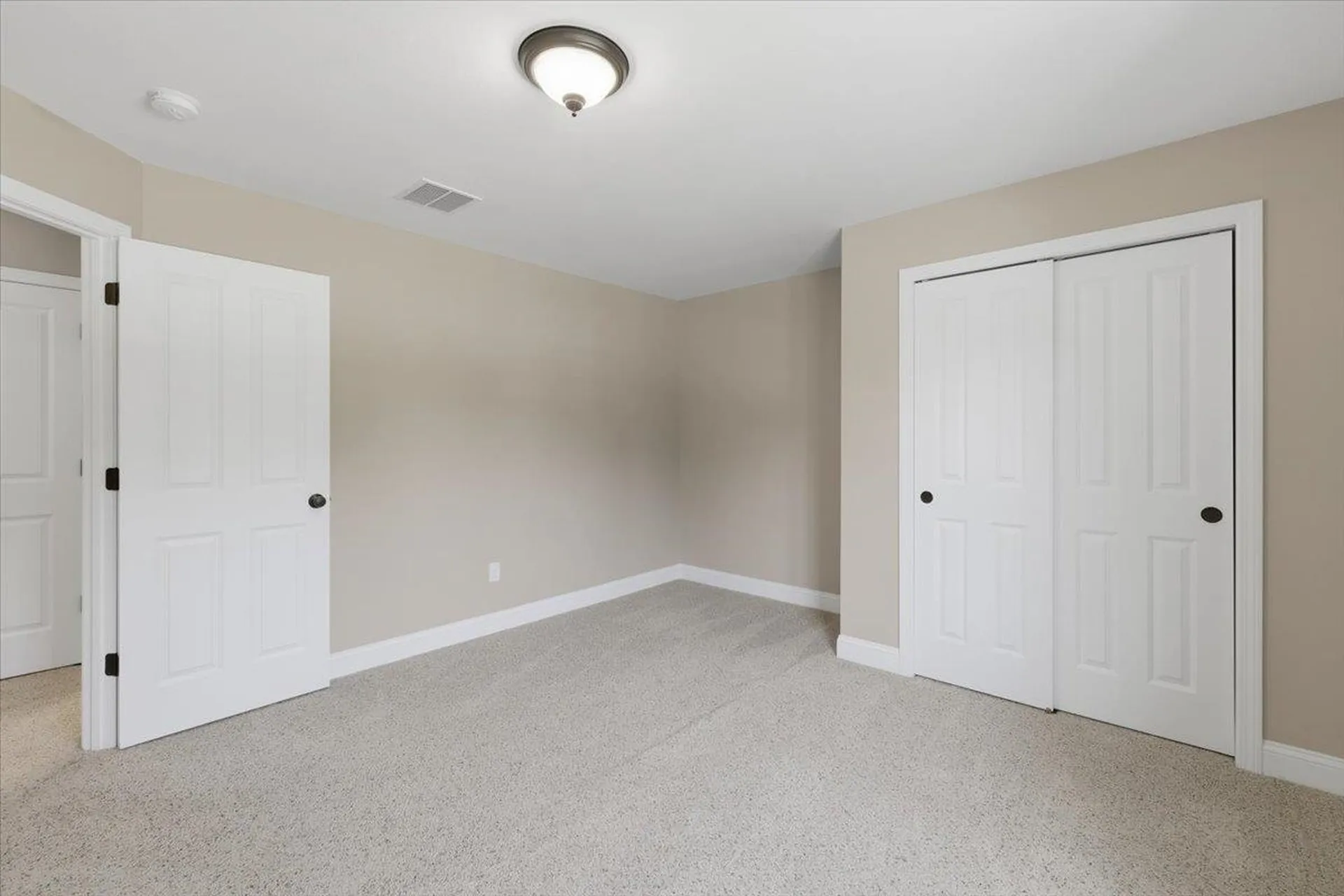 18 Hawthorne Drive Auburn NH 03032