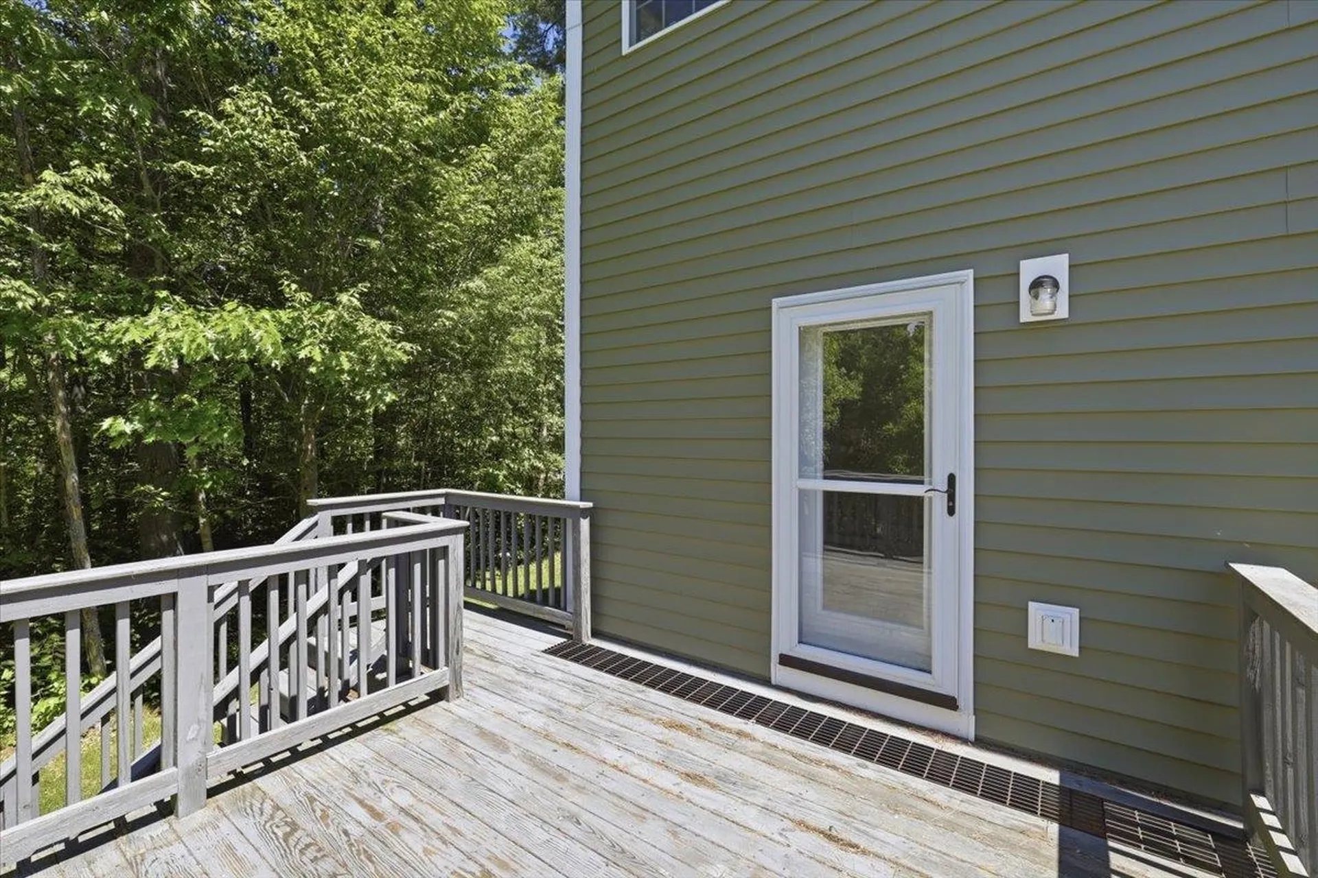 18 Hawthorne Drive Auburn NH 03032