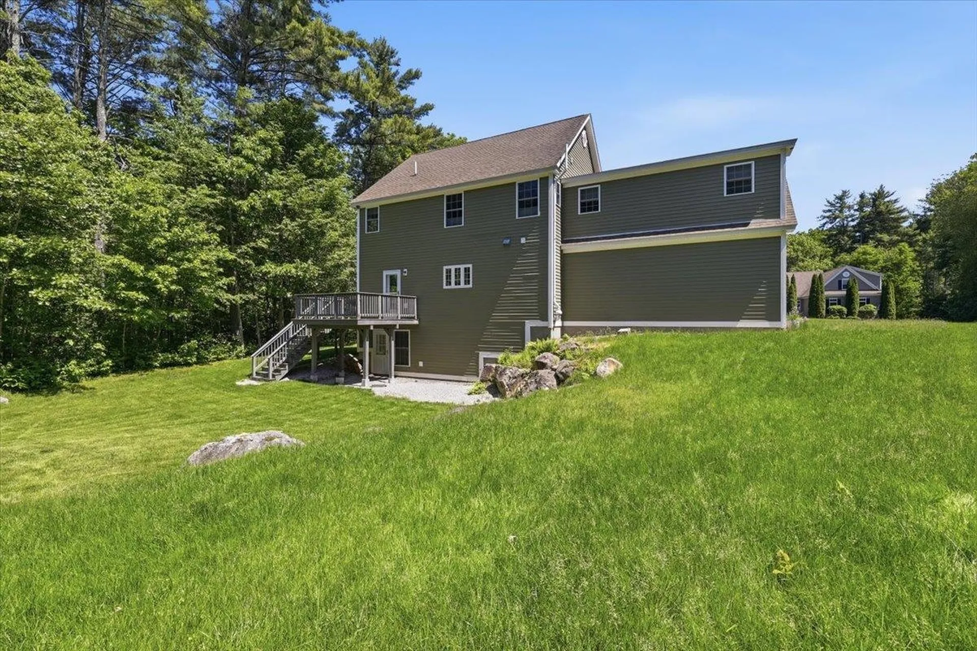 18 Hawthorne Drive Auburn NH 03032