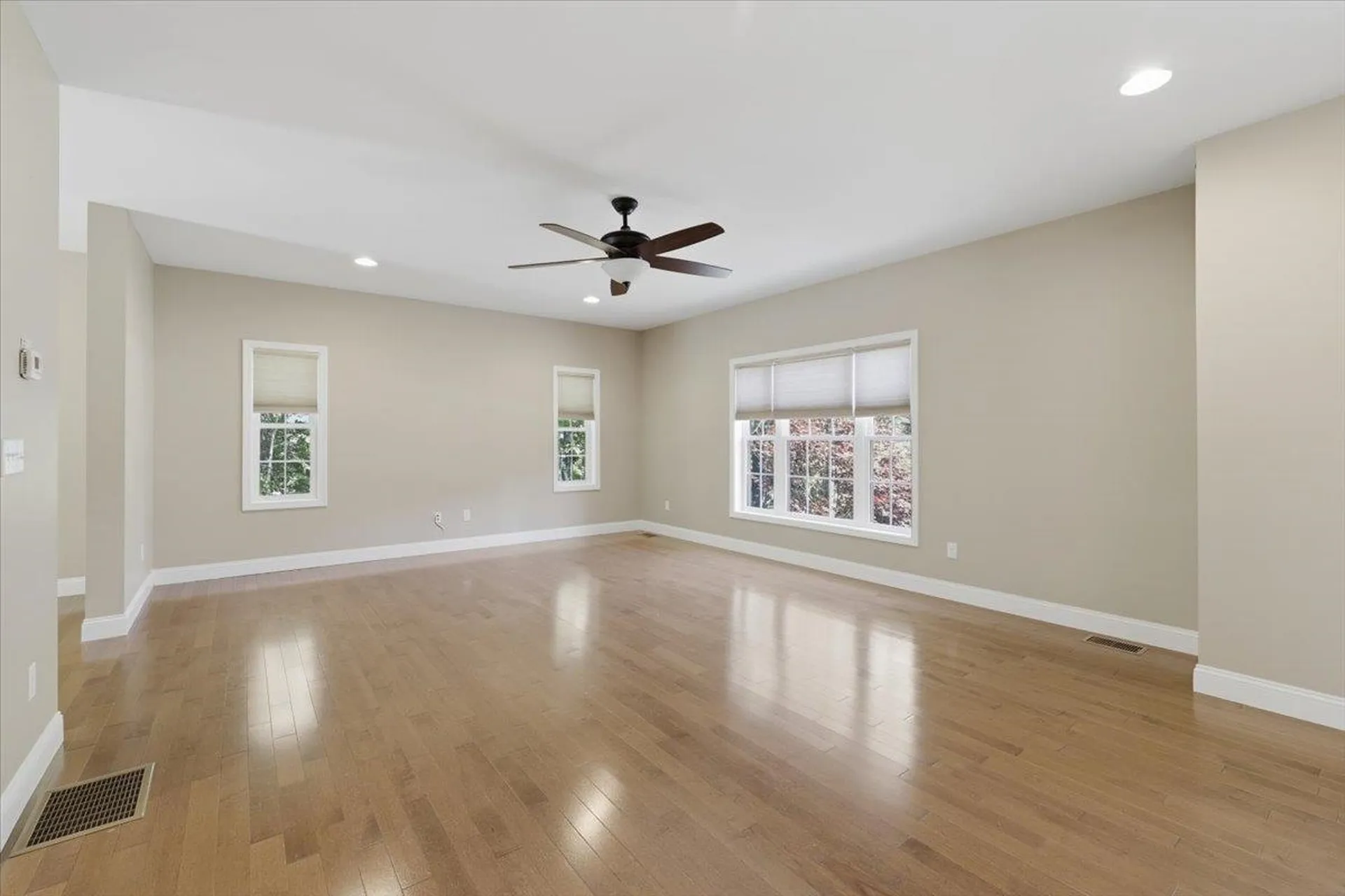 18 Hawthorne Drive Auburn NH 03032