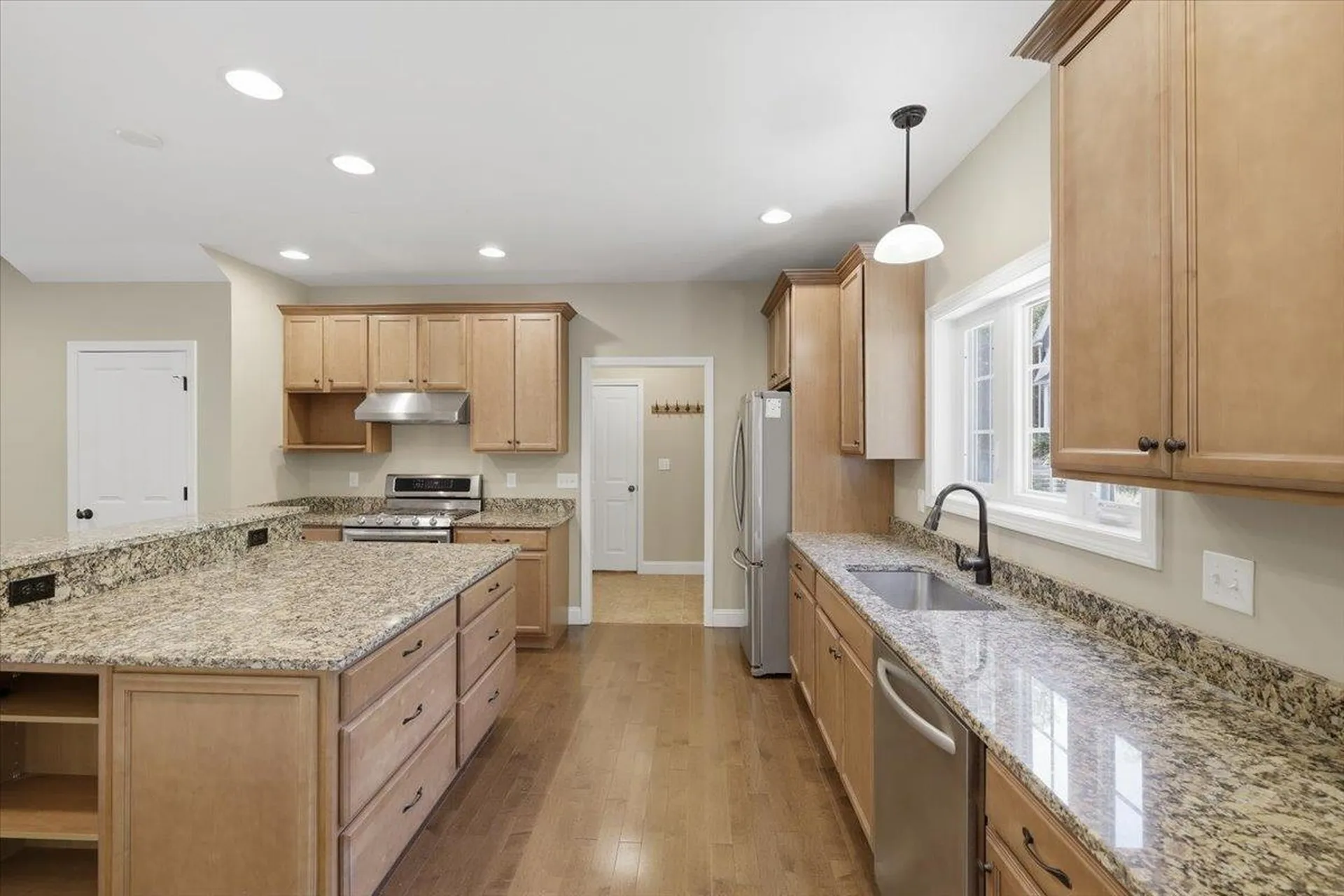 18 Hawthorne Drive Auburn NH 03032
