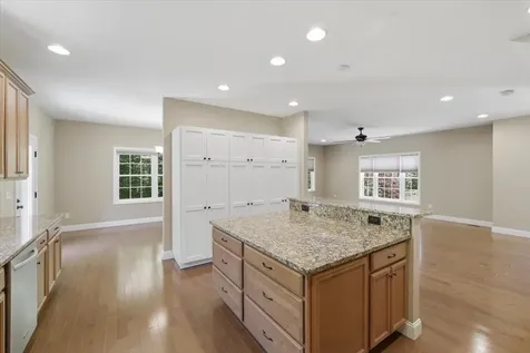 18 Hawthorne Drive Auburn NH 03032