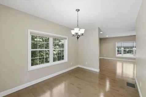 18 Hawthorne Drive Auburn NH 03032