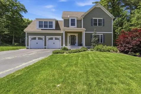 18 Hawthorne Drive Auburn NH 03032