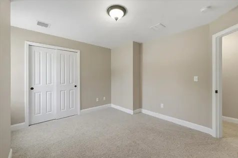 18 Hawthorne Drive Auburn NH 03032