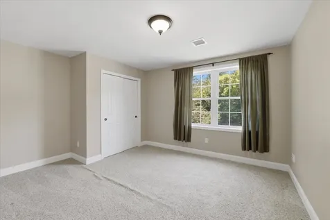 18 Hawthorne Drive Auburn NH 03032