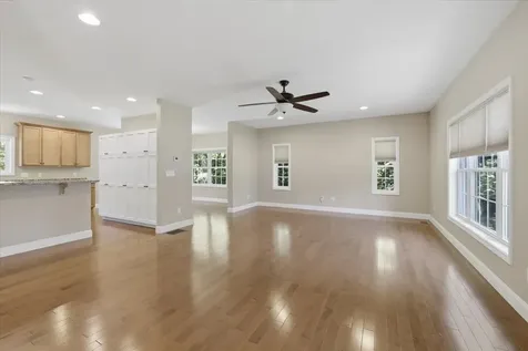 18 Hawthorne Drive Auburn NH 03032