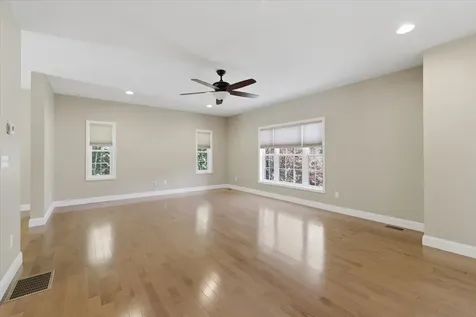 18 Hawthorne Drive Auburn NH 03032