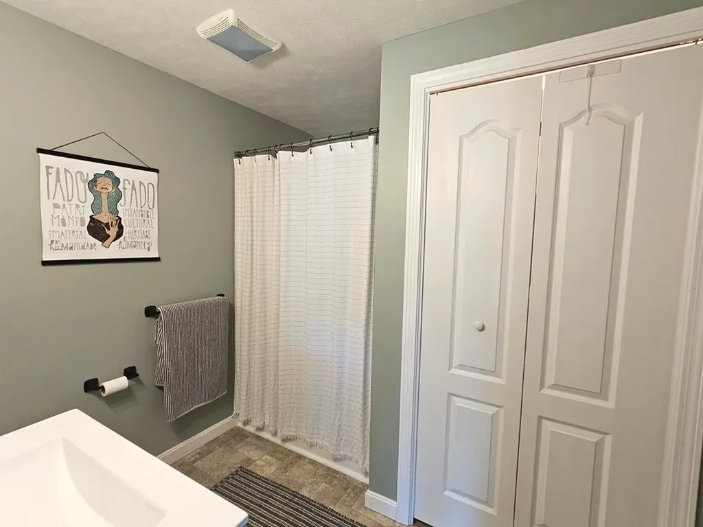 28 Owens Drive Swanzey NH 03446