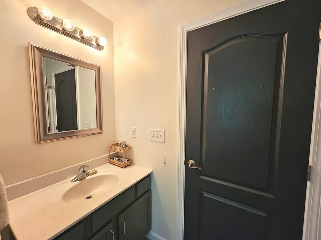 28 Owens Drive Swanzey NH 03446