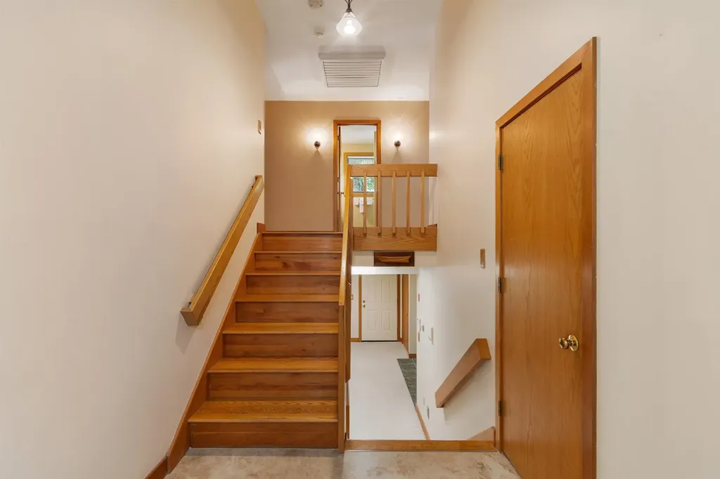 6 Weston Street Derry NH 03038