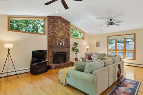 6 Weston Street Derry NH 03038