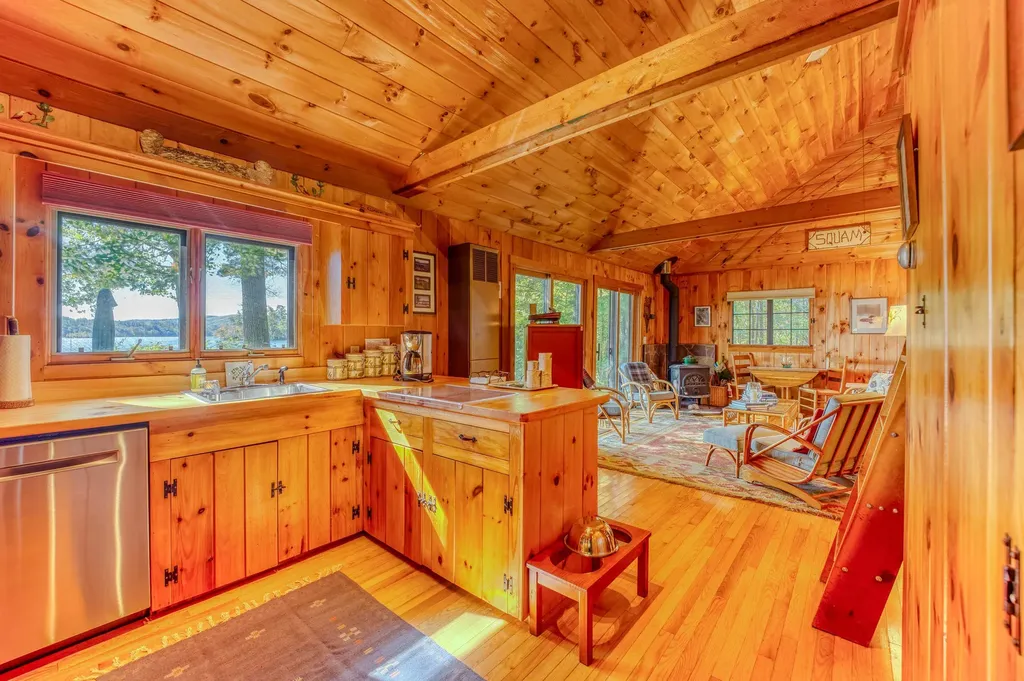 156 Mooney Point Road Holderness NH 03245