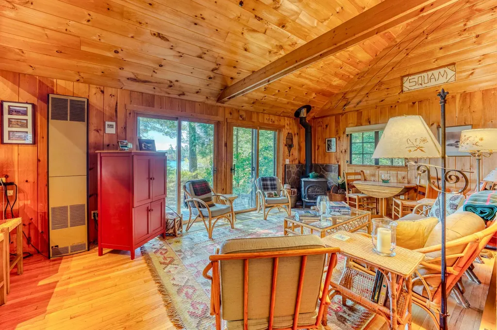 156 Mooney Point Road Holderness NH 03245